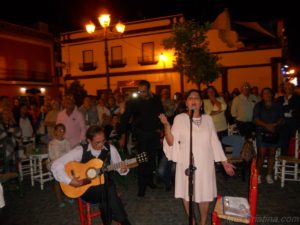 Loli Garrido canta la Salve en Isla Cristina