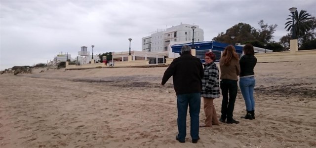 España tira cientos de millones de euros al mar para salvar las playas