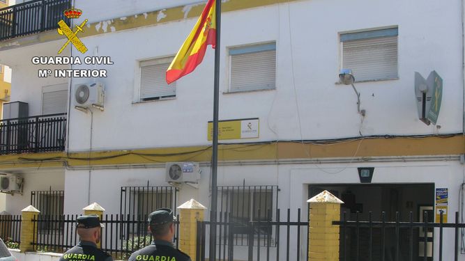 Aislados cinco guardias civiles de Isla Cristina tras confirmarse un positivo de Covid