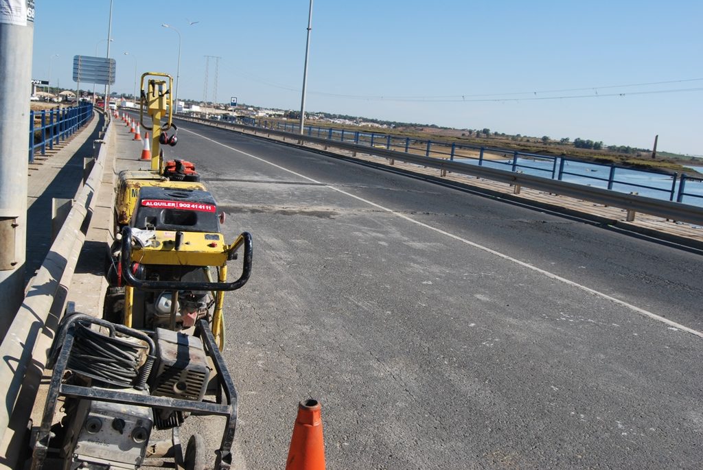 800.000 euros. Las obras de mejora del acceso de Isla Cristina y el refuerzo del puente de entrada