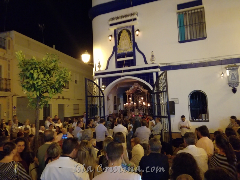 Rocio Pereles, inaugura las Salves de la Hermandad del Rocío de Isla Cristina
