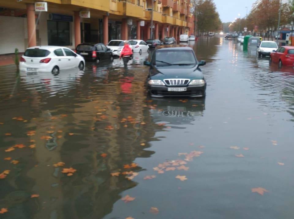 Las fuertes lluvias han ocasionado en Isla Cristina una treintena de incidencias