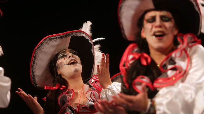 La comparsa de Isla Cristina de José Antonio Rodríguez Contioso y Ana Salas regresa al Gran Teatro Falla