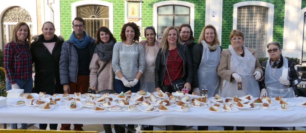 El ayuntamiento de Isla Cristina repartió Roscones de Reyes por las barriadas isleñas