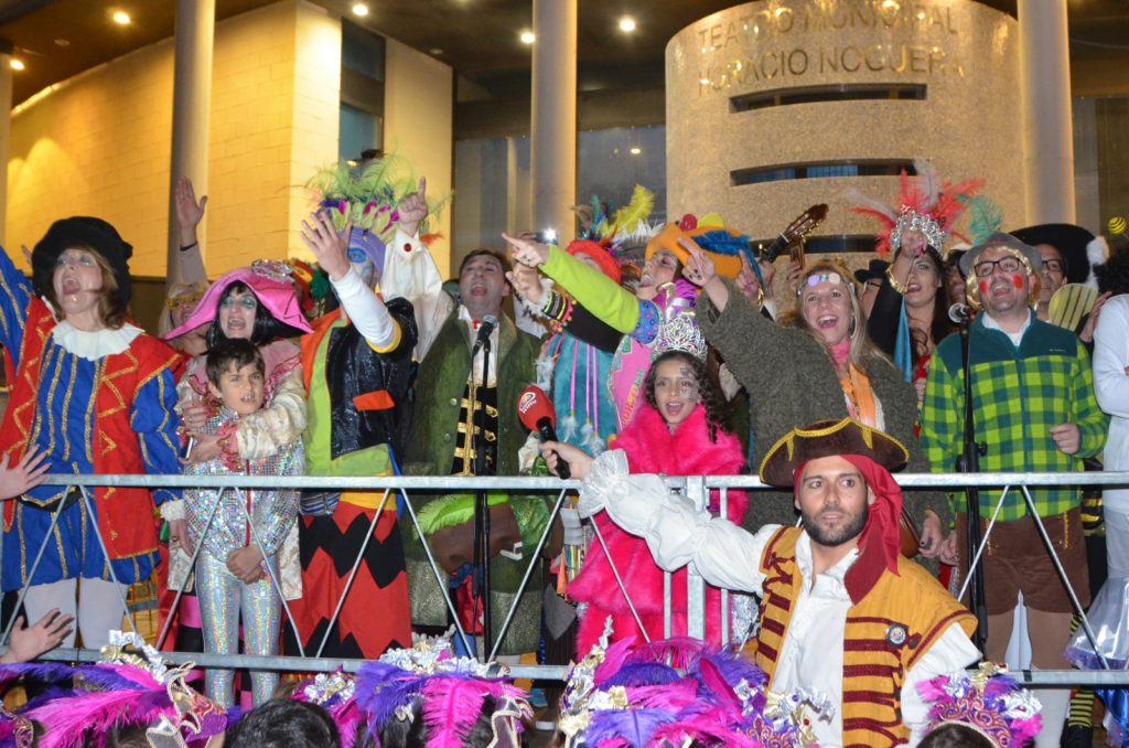 El Carnaval de Teatro le pasó el testigo al de Calle en Isla Cristina