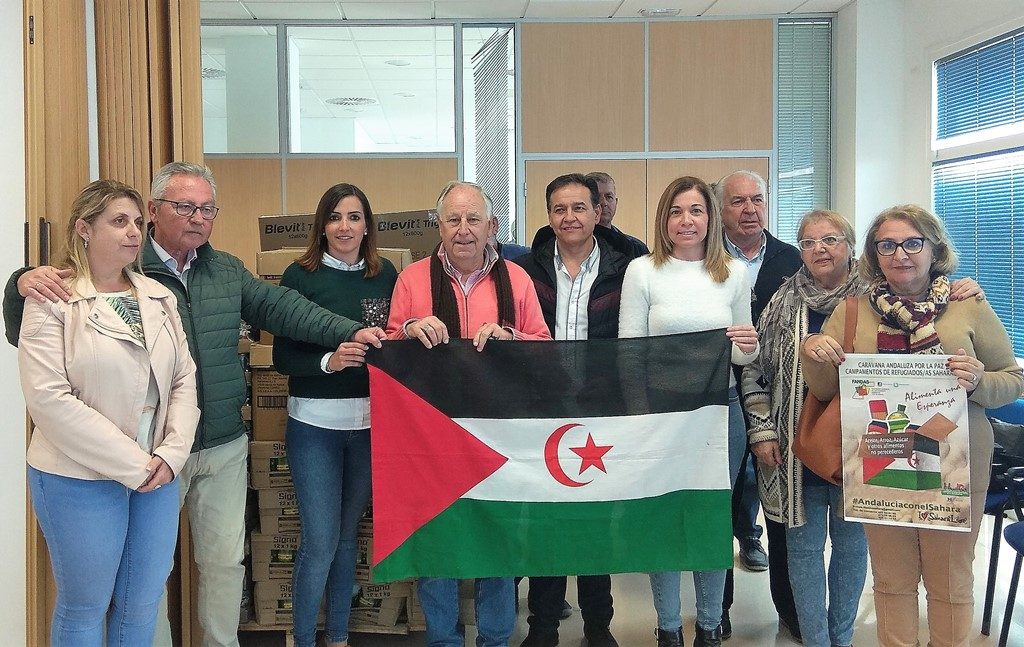 La asociación isleña Manos Solidarias dona a los campamentos saharauis más de una tonelada de alimentos