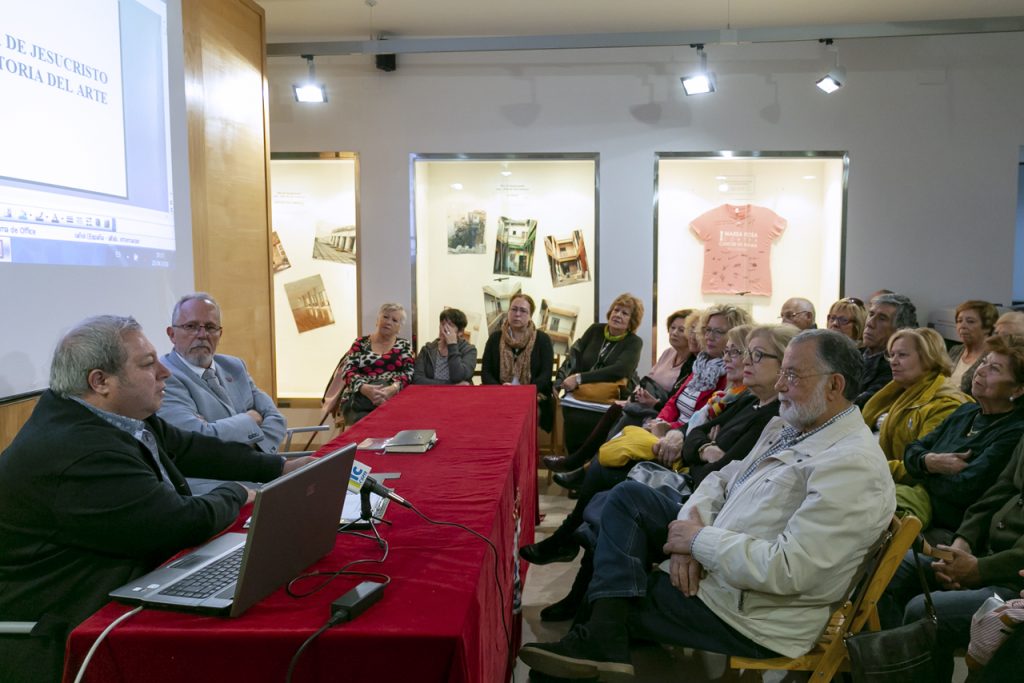 La Asociación Cultural 'El Cantil' de Isla Cristina ofrece una conferencia sobre la historia de la imaginería cofrade
