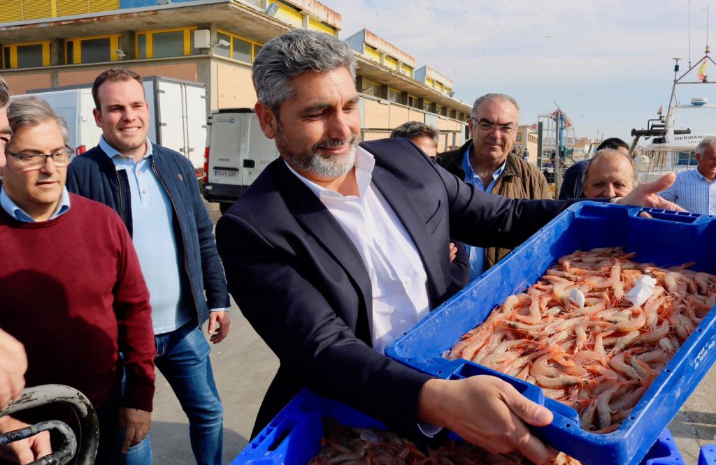 Cortés: “Voy a defender a muerte a los pescadores de Huelva en Madrid”