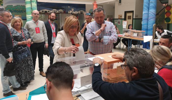 El PSOE gana en Isla Cristina. María Luisa. al Congreso por Huelva