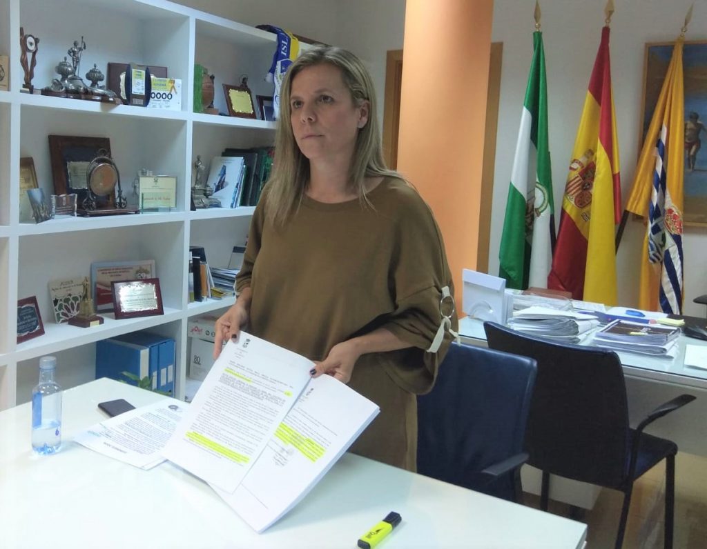 La alcaldesa responde a la Asociación Manos Solidarias de Isla Cristina