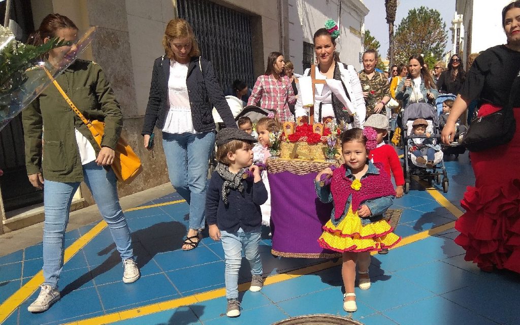 La celebración de Cruz de Mayo reúne a los pequeños de las Escuelas Infantiles de Isla Cristina