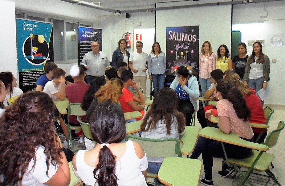 Exposición en un instituto de isla Cristina sobre el consumo de alcohol