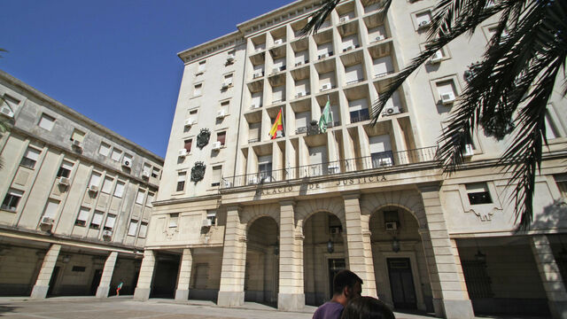 El Tribunal Superior de Justicia obliga la reubicación de tres farmacias de Isla Cristina