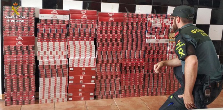 La Guardia Civil ha aprehendido en Isla Cristina 1.442 cajetillas de tabaco