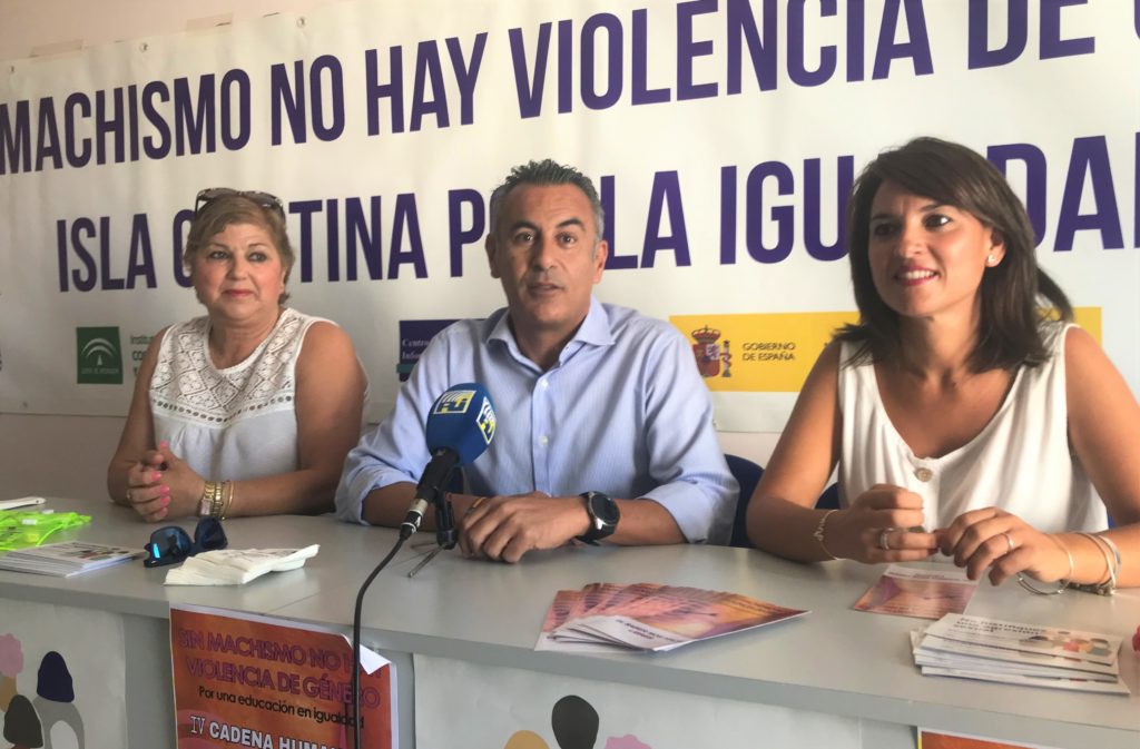 Cadena Humana en las Fiestas de la Virgen del Mar de Isla Cristina contra la Violencia a las Mujeres