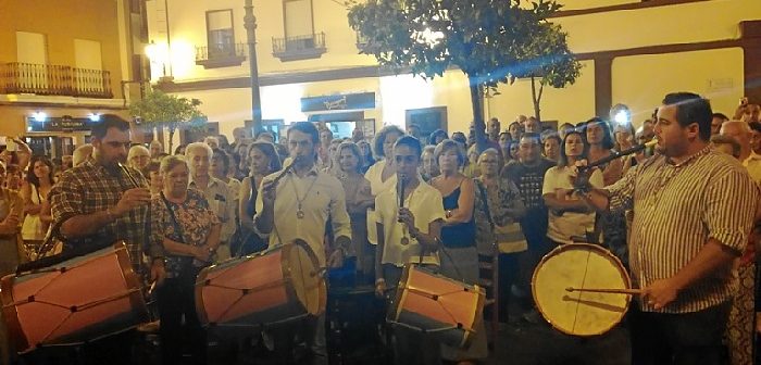 Tamborileros de María Auxiliadora, en la salve de la hermandad del Rocío de Isla Cristina
