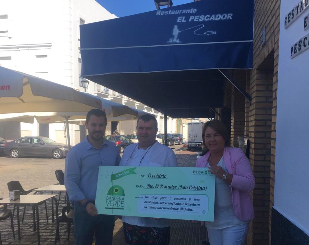 Ecovidrio premia a un restaurante isleño en su campaña nacional Bandera Verde
