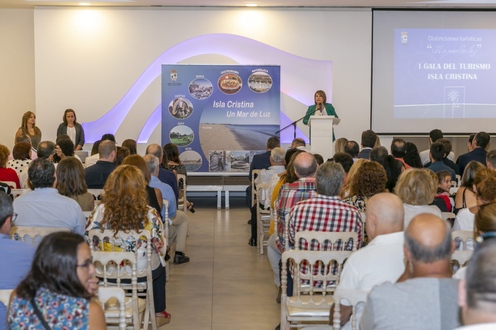 Isla Cristina premia a las empresas y colectivos que se implican en potenciar el Turismo