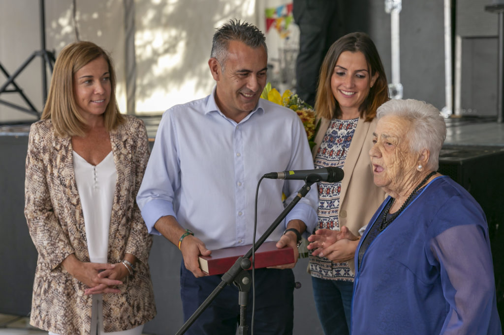 El ayuntamiento de Isla Cristina invita a merendar a los mayores de la localidad