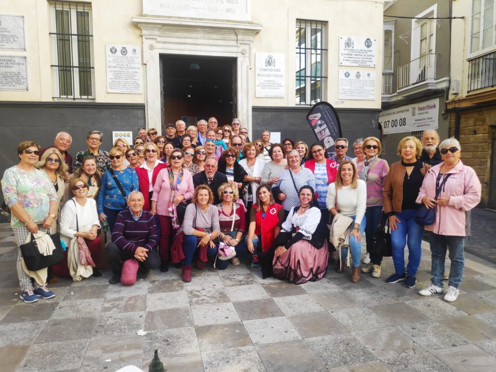 Los Mayores isleños visitan Cádiz de la Mano de Lola La Piconera