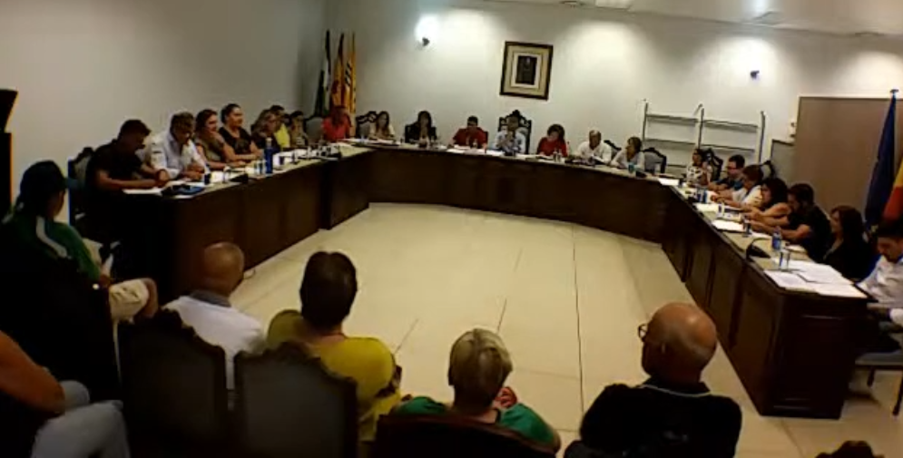 El pleno exige al gobierno central que cumpla con los pagos a los ayuntamientos y a la junta de Andalucía