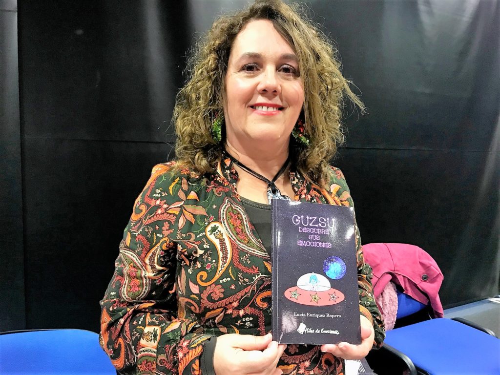 La maestra y escritora Lucía Enríquez presenta un libro para niños