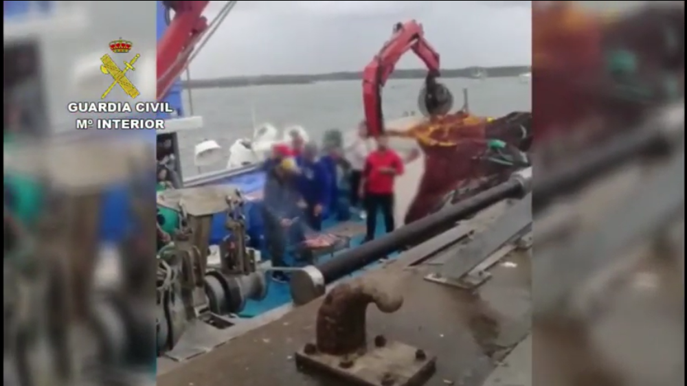 Barbacoa en un barco de Isla Cristina durante el estado de alarma