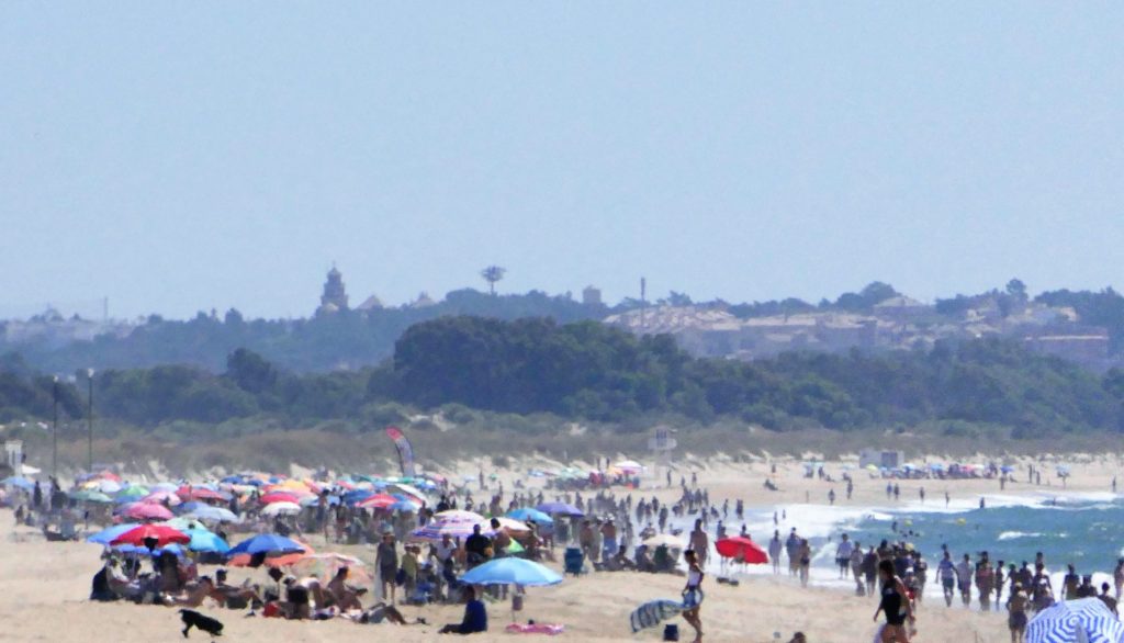 En Isla Cristina estudian las posibles acciones en las playas de cara a la reapertura
