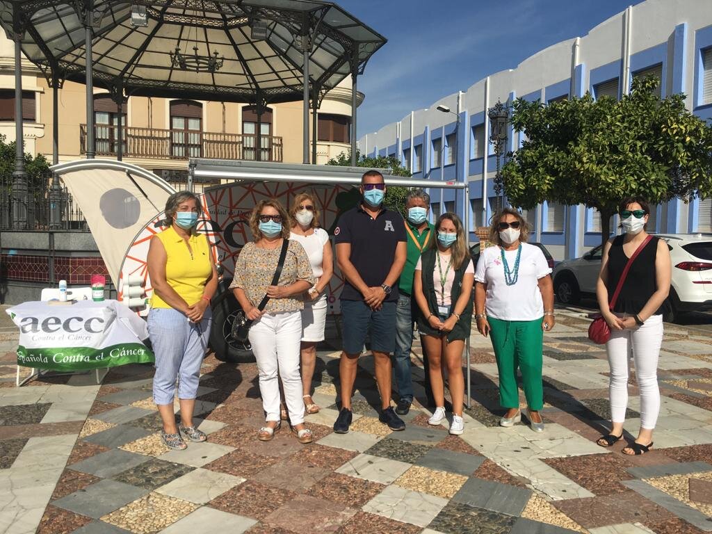 La Caravana de la AECC visita Isla Cristina para prevenir sobre los efectos nocivos del sol y el cáncer de piel
