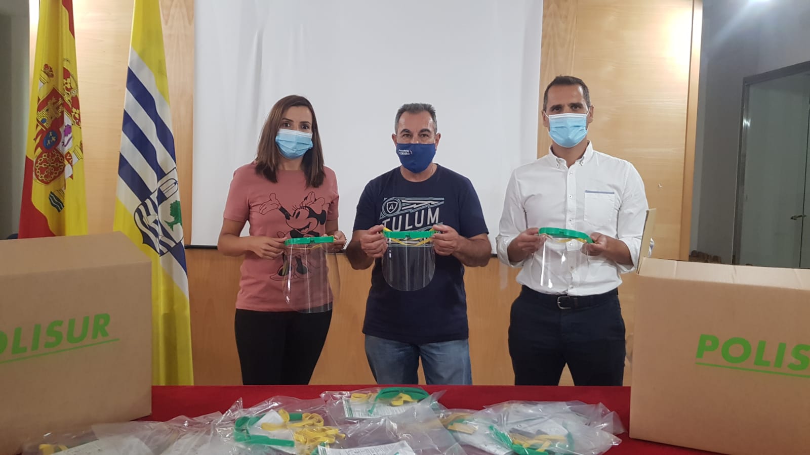 Polisur dona tres mil pantallas faciales a los escolares isleños