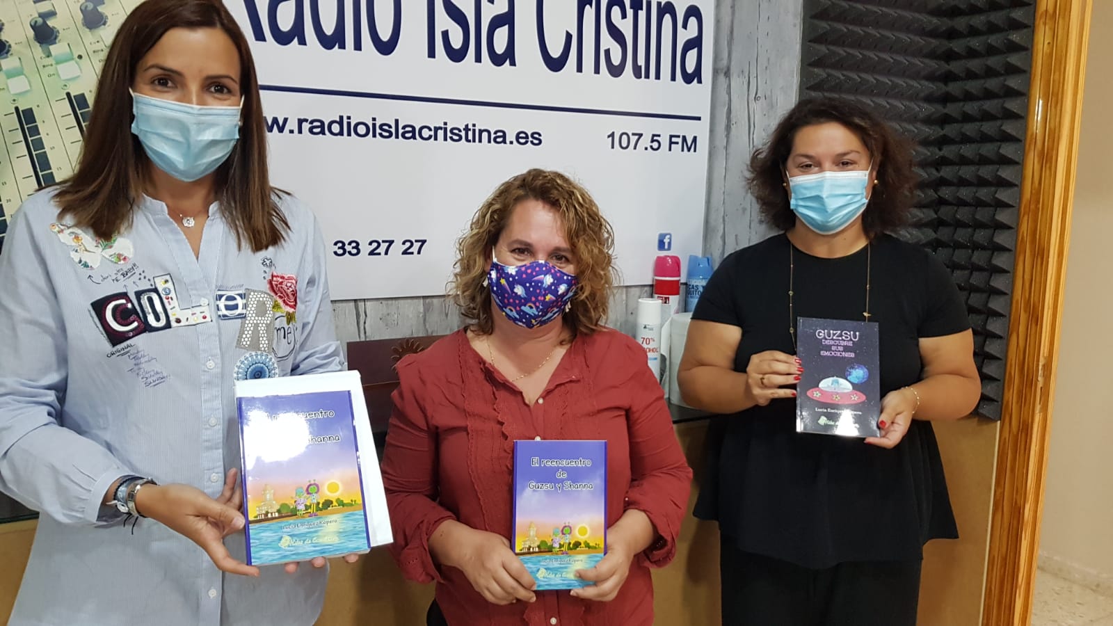 La maestra Lucía Enríquez presenta su segundo libro infantil en el espacio educativo de Radio Isla Cristina