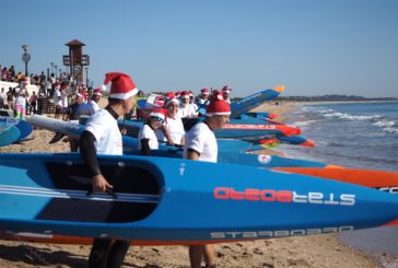 Más de setenta participantes se unen por una buena causa en Isla Cristina con el paddle surf como protagonista