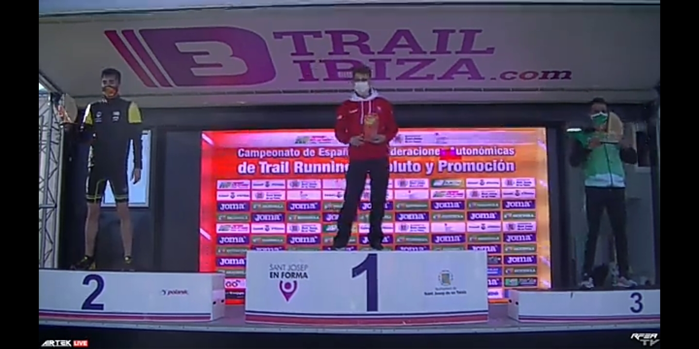 Hamza Aitmansour podio con Andalucía en el Nacional de Trail Running