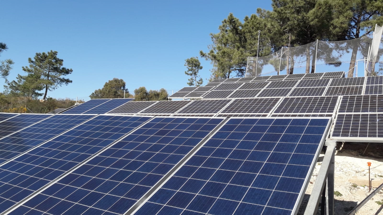 Islantilla pone en marcha su renovada planta de producción fotovoltaica