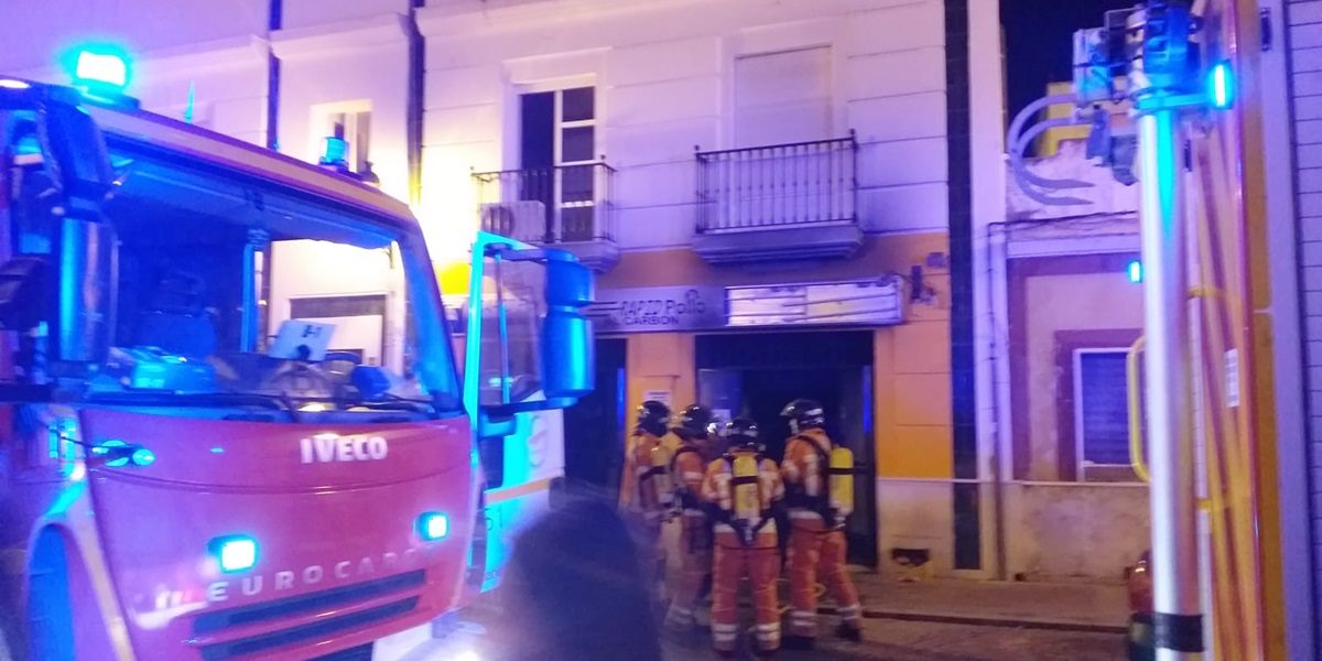 Incendio en la pollería “RapidPollo” de Isla Cristina