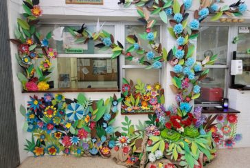 Los Centros Escolares isleños adornas sus fachadas para dar la bienvenida a la primavera