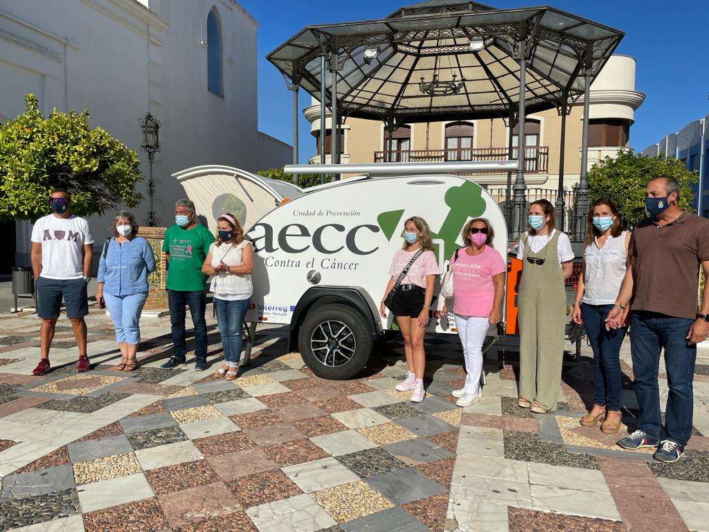 La minicaravana de la AECC llega Isla Cristina para prevenir sobre el cáncer de piel