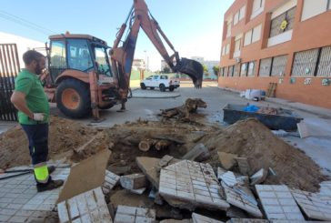 El Ayuntamiento de Isla Cristina acomete los trabajos de adecuación y mantenimiento en los centros escolares