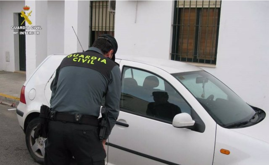 Dos detenidos por robar en vehículos aparcados en los accesos a las playas de Isla Cristina