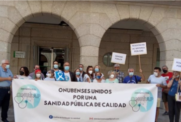 La asociación por la sanidad entrega mas de 1.300 firmas para la apertura del hospital público de la costa de Huelva