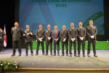 Agentes de la Policía Local de Isla Cristina condecorados con la orden del mérito