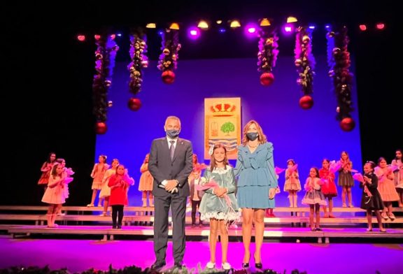 La niña Candela Puerto, Reina Infantil del Carnaval de Isla Cristina 2022
