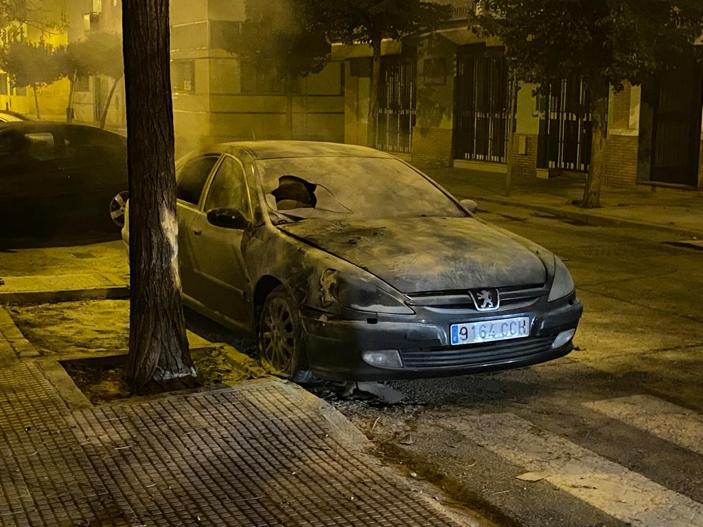 La Policía Local de Isla Cristina, evita un incendio de vehículos en cadena