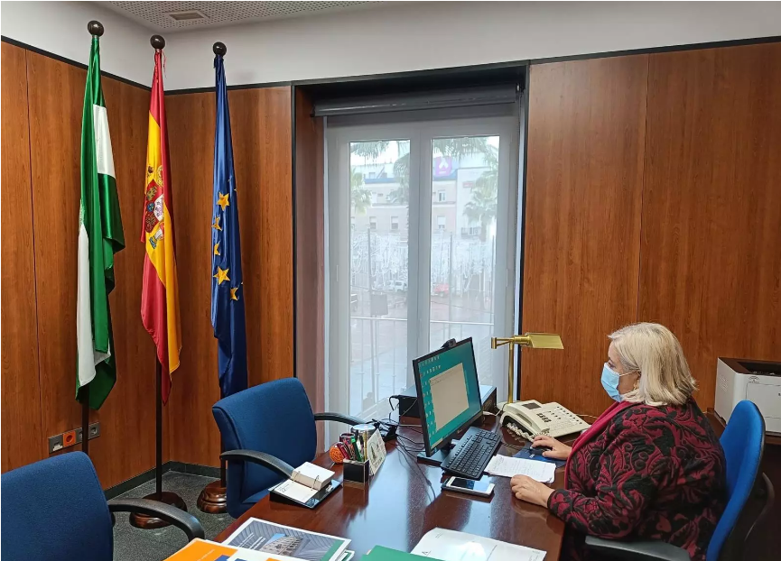La delegada de Salud en Huelva asegura que se está trabajando “muchísimo” en revertir la desfusión hospitalaria