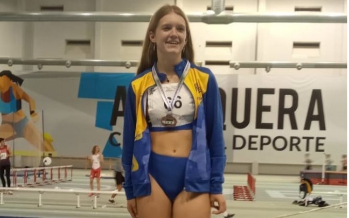 Julia García “oro” en el Campeonato de Andalucía sub 20 indoor
