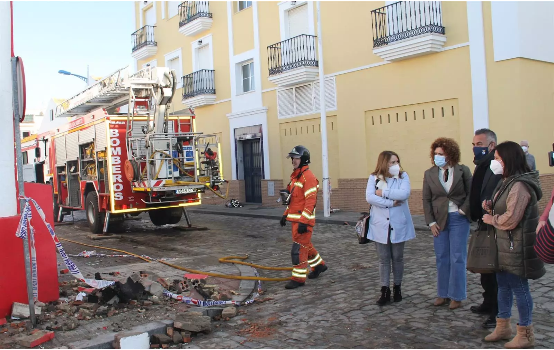 Limón agradece el trabajo de bomberos del Consorcio en la extinción del incendio de las naves de Isla Cristina