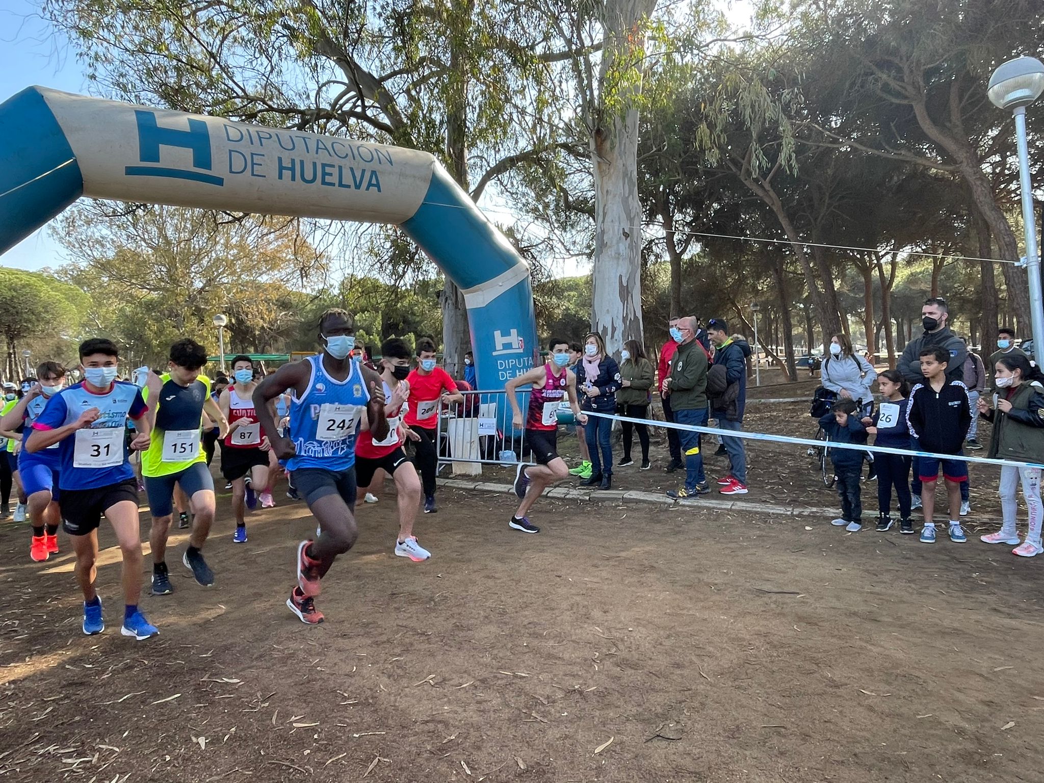 Más de cuatrocientos corredores participan en el Cross Pinares de Isla Cristina celebrado este pasado fin de semana