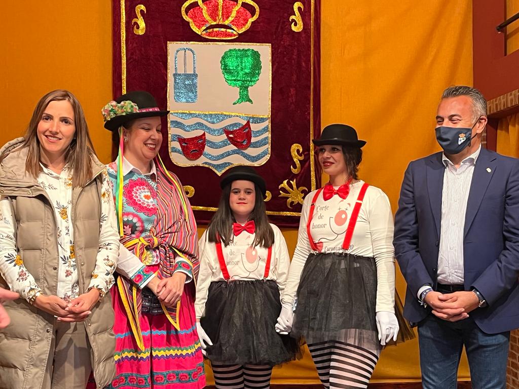 El Antifaz Carnavalero premia a Radio Isla Cristina por su difusión del Carnaval