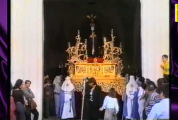 Jueves Santo Isla Cristina 2001-Salida desde Iglesia de los Dolores (Cautivo y Ntra. Sra. de la Paz)