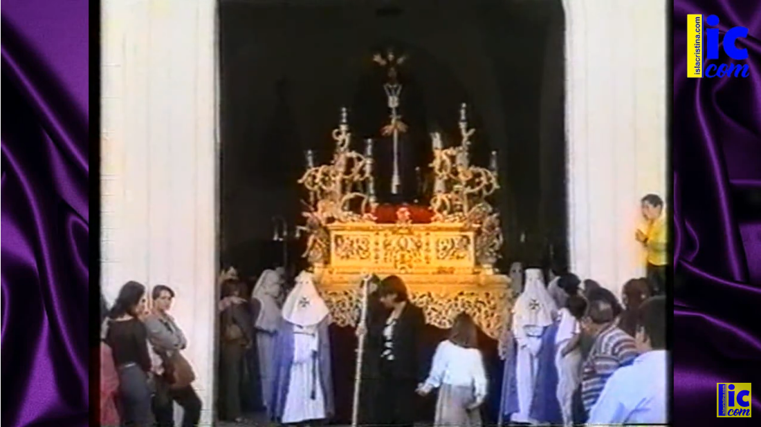 Jueves Santo Isla Cristina 2001-Salida desde Iglesia de los Dolores (Cautivo y Ntra. Sra. de la Paz)